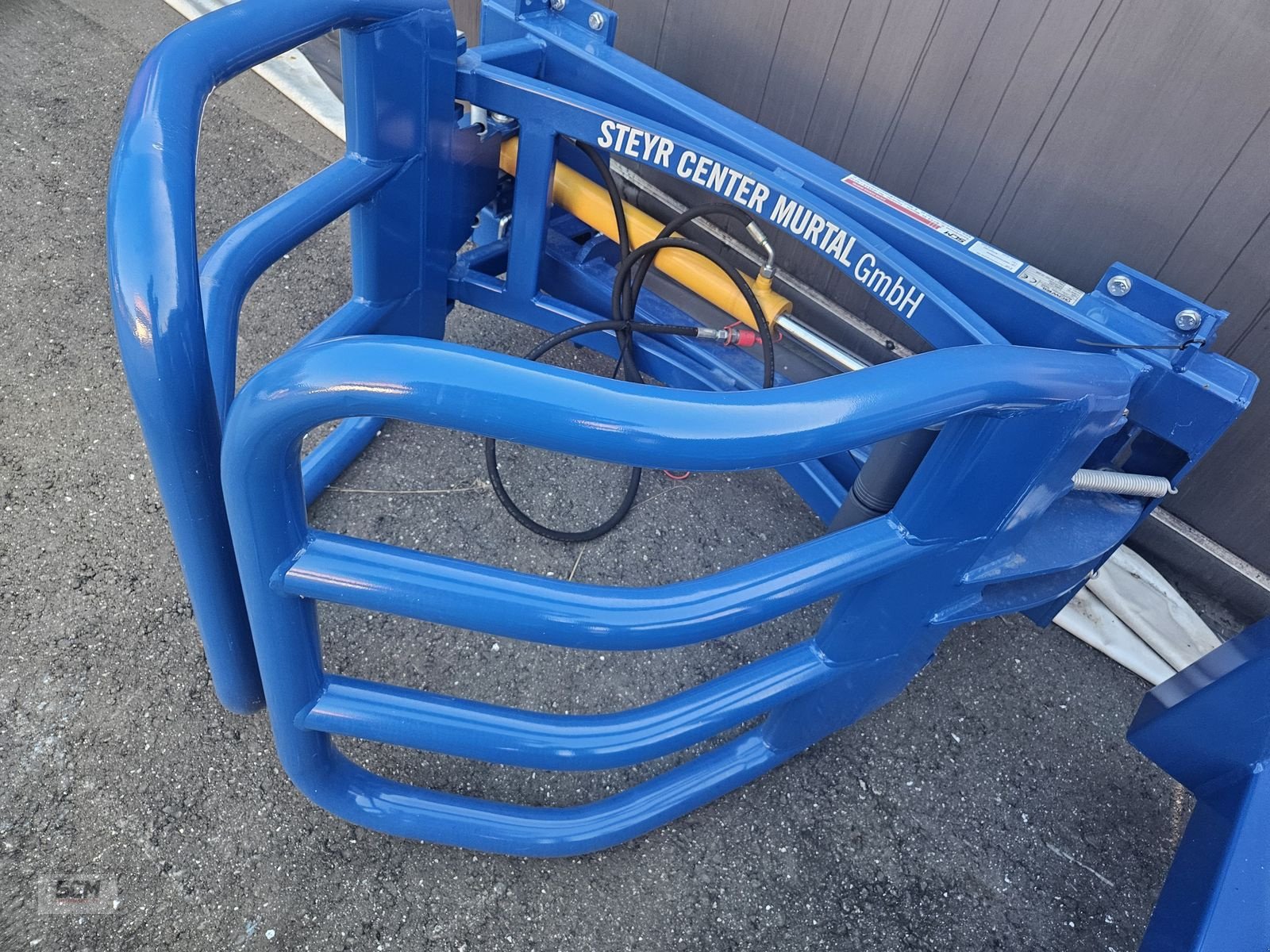 Folienballenzange of the type Göweil RBG, Neumaschine in St. Marein (Picture 1)