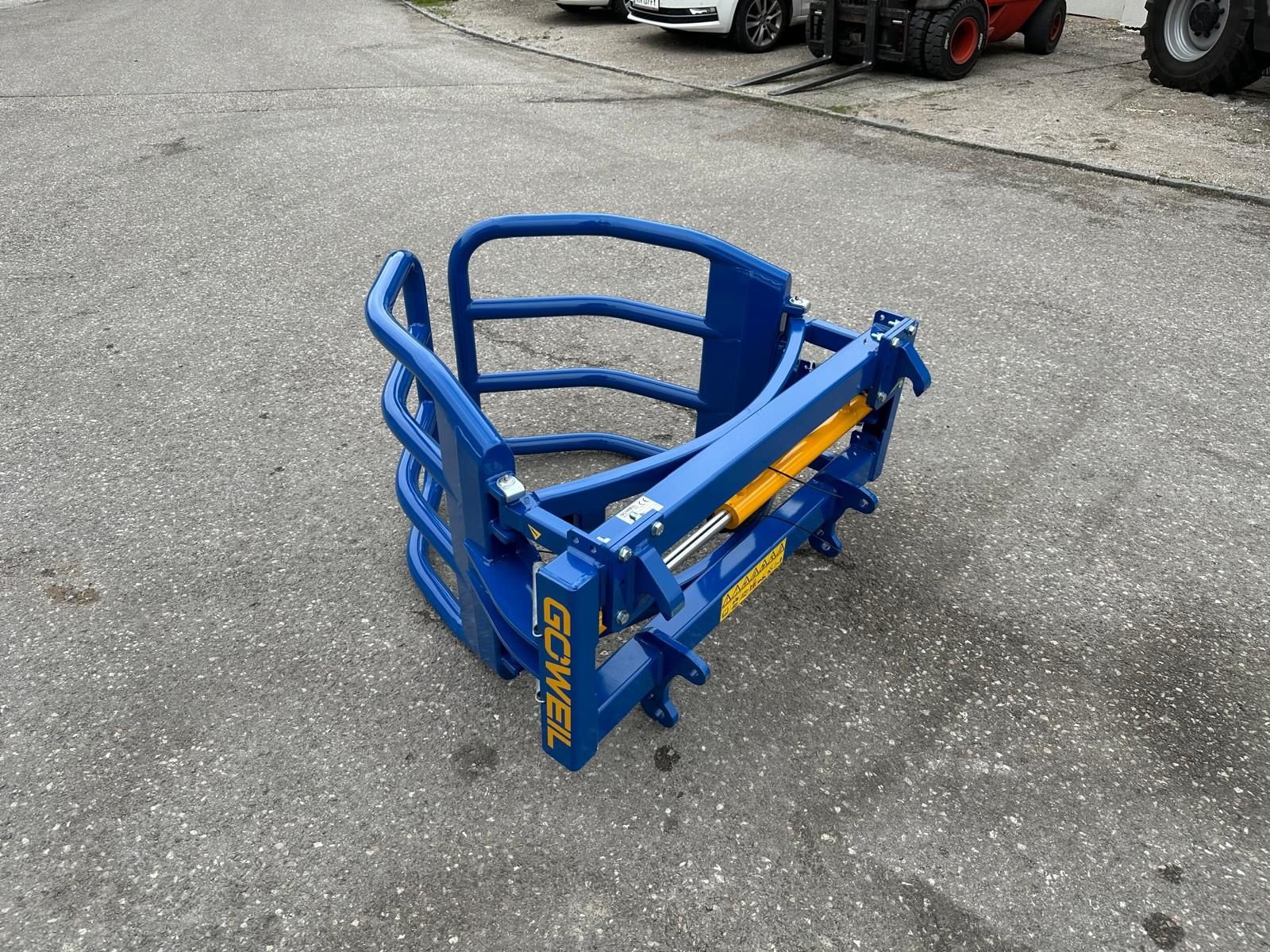 Folienballenzange of the type Göweil RBG, Neumaschine in Kirchdorf (Picture 5)