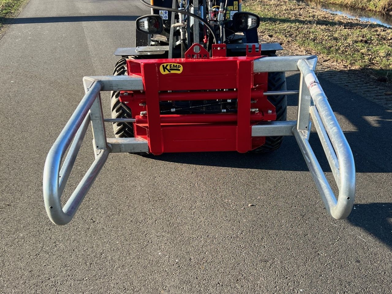 Folienballenzange des Typs Kempf balenklem pakkenklem, Neumaschine in Hardinxveld-Giessendam (Bild 3)