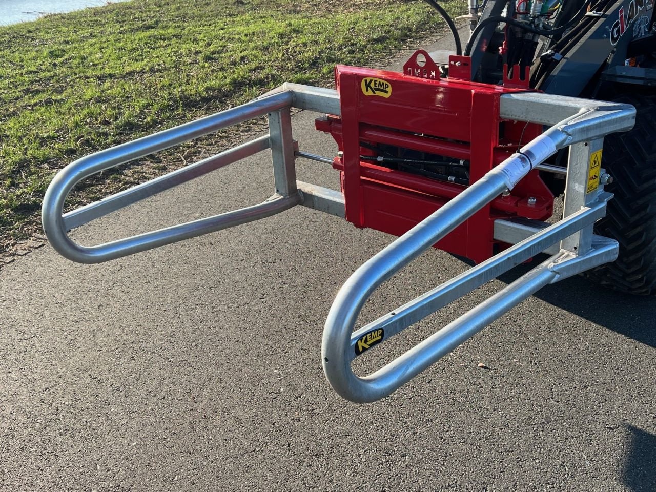 Folienballenzange des Typs Kempf balenklem pakkenklem, Neumaschine in Hardinxveld-Giessendam (Bild 4)