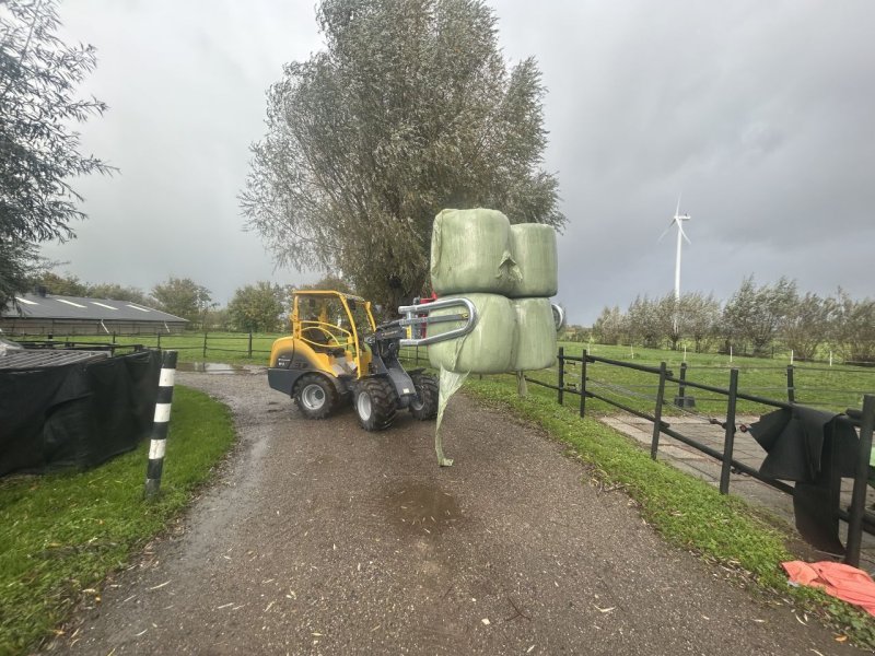 Folienballenzange des Typs Kempf Bks 2200, Neumaschine in Haaften (Bild 1)