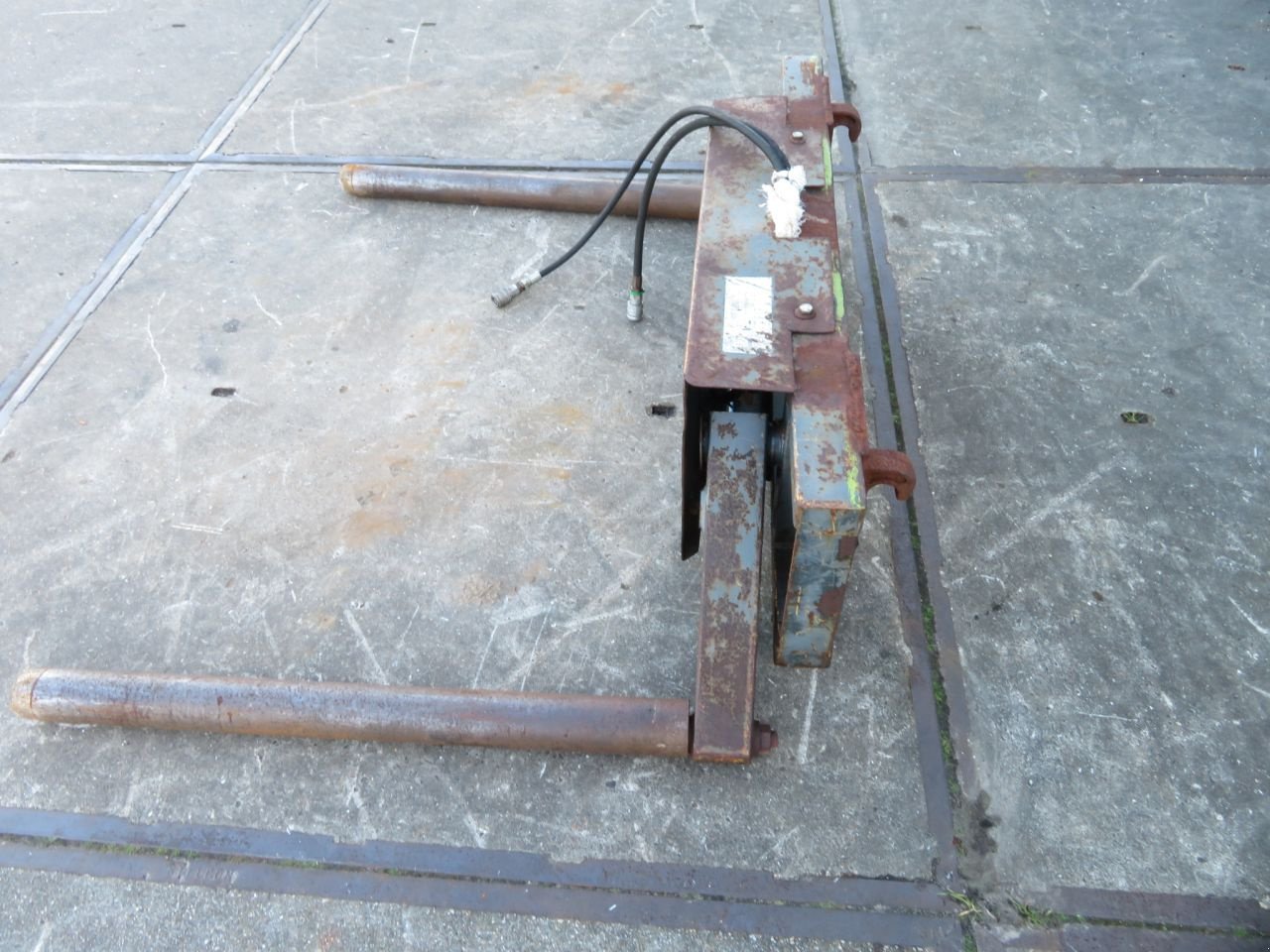 Folienballenzange типа Mailleux Balenklem model Speer, Gebrauchtmaschine в Joure (Фотография 3)