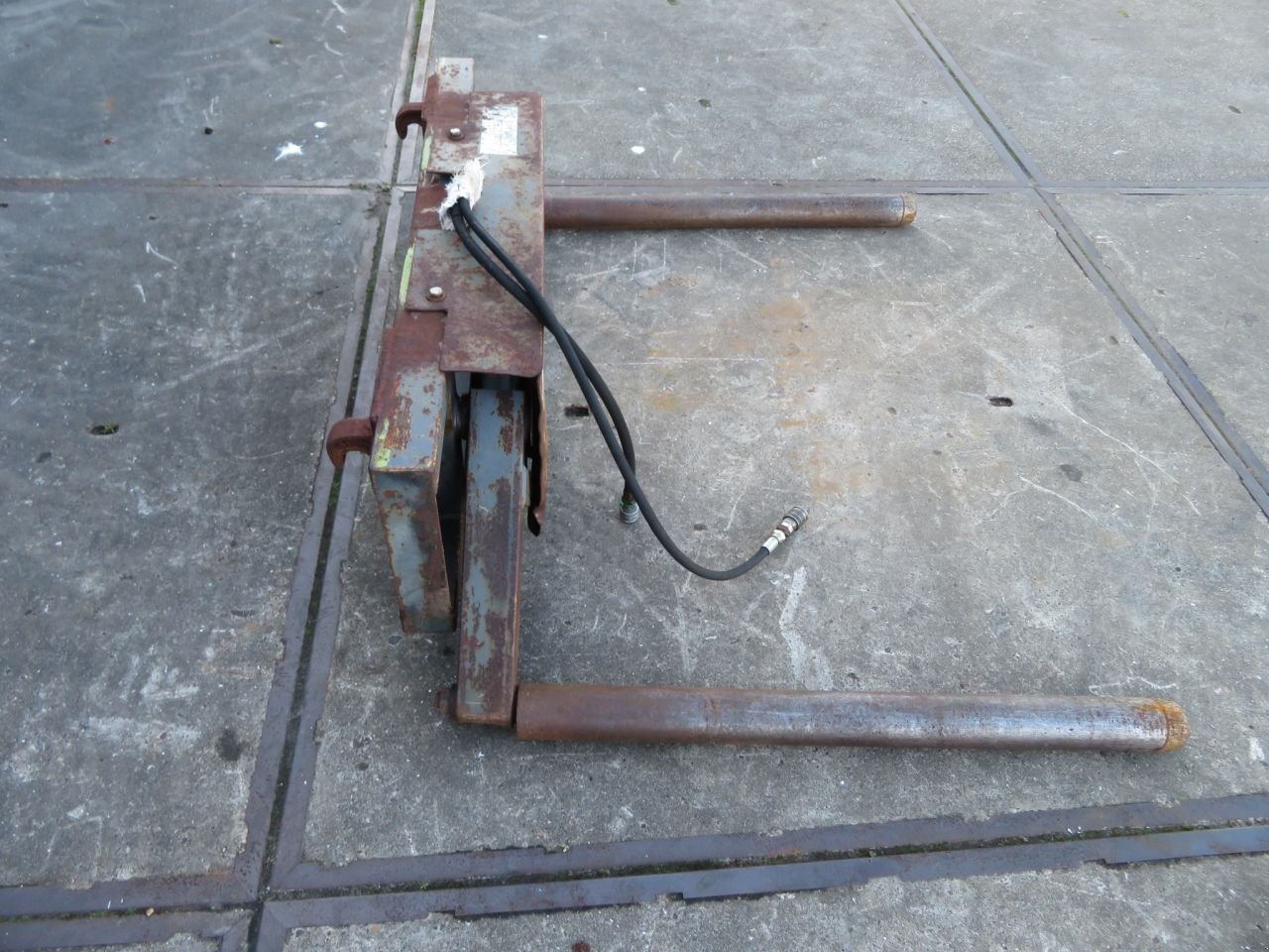 Folienballenzange типа Mailleux Balenklem model Speer, Gebrauchtmaschine в Joure (Фотография 1)