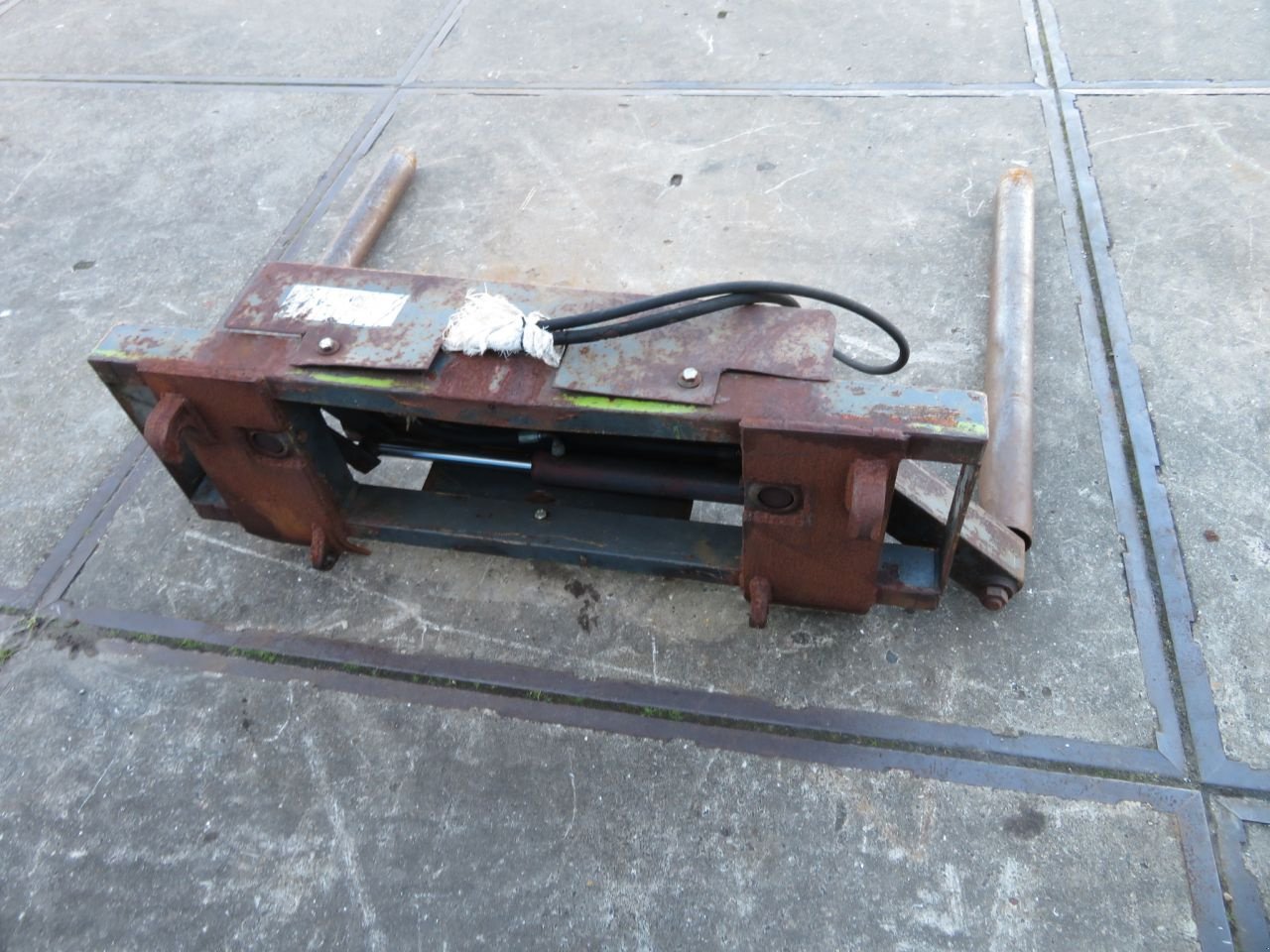 Folienballenzange типа Mailleux Balenklem model Speer, Gebrauchtmaschine в Joure (Фотография 4)