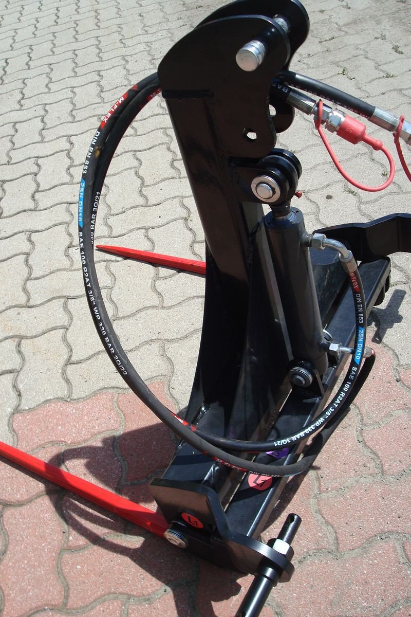 Folienballenzange of the type Sonstige Ballentransporter hydraulisch, Neumaschine in Judenburg (Picture 3)