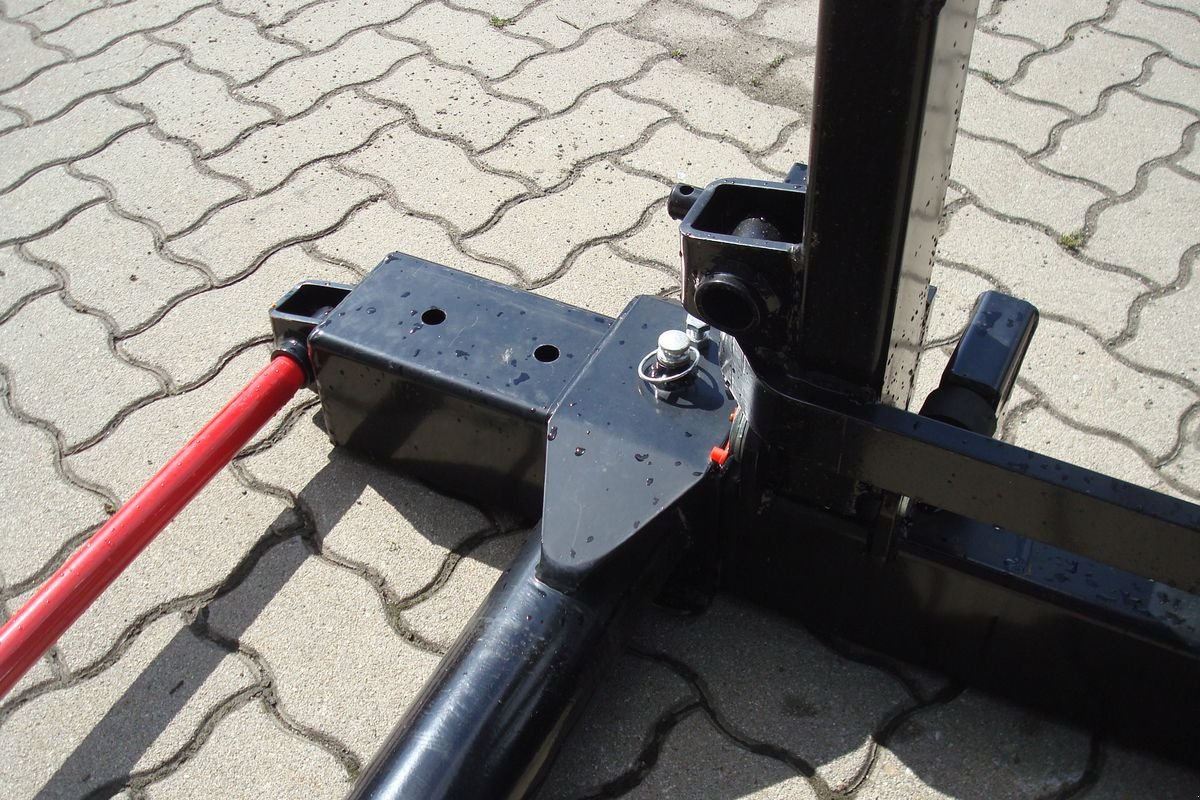 Folienballenzange of the type Sonstige Ballentransporter hydraulisch, Neumaschine in Judenburg (Picture 6)