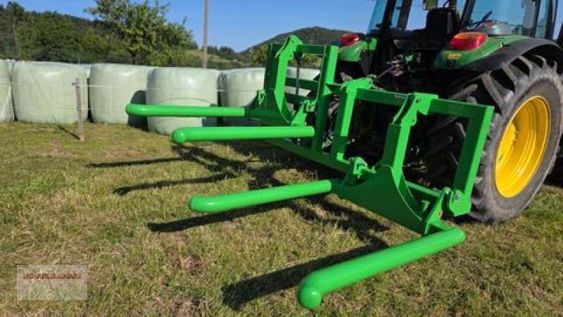 Folienballenzange des Typs Sonstige Dominator DUO Ballenträger Hydraulisch, Neumaschine in Tarsdorf (Bild 1)