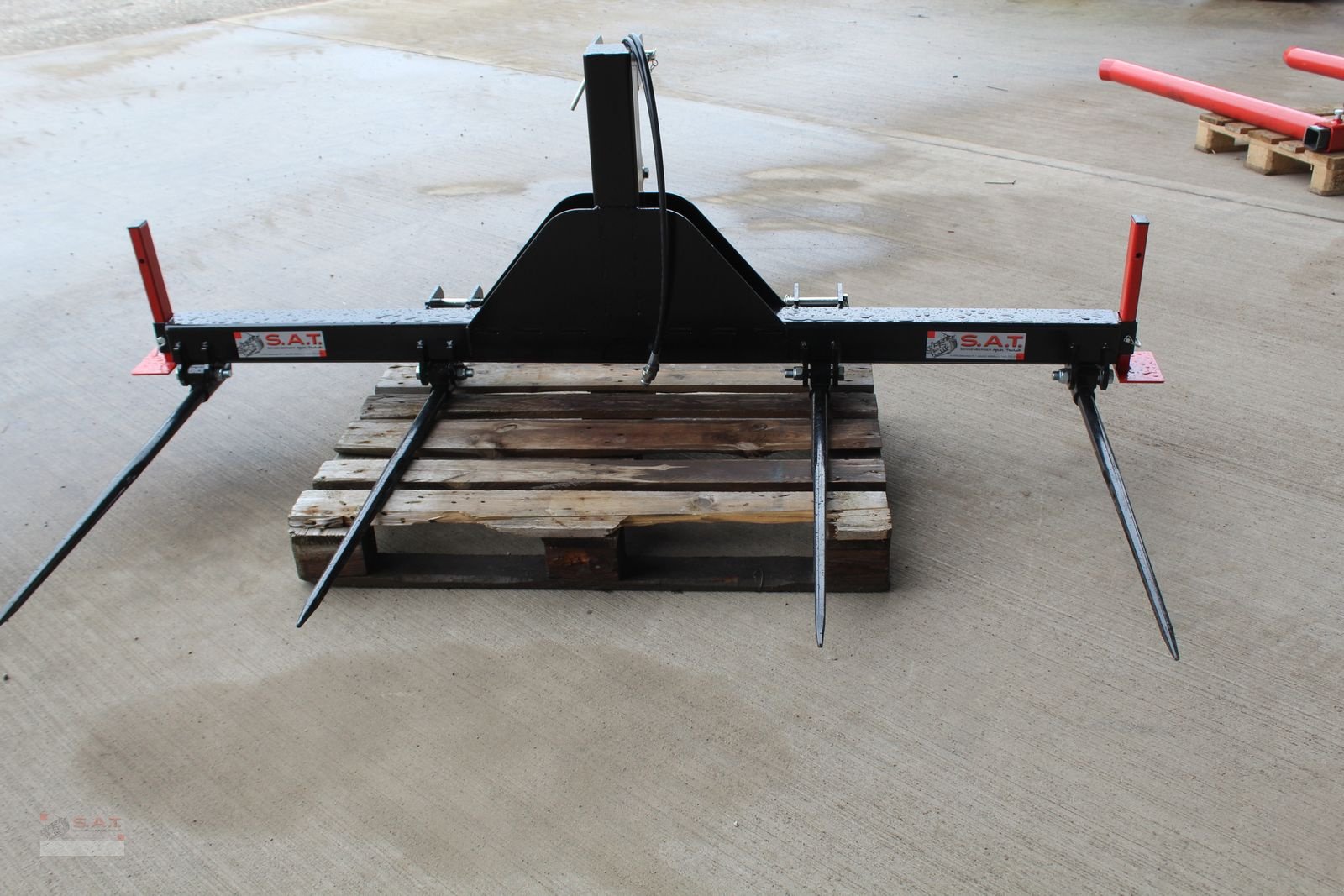 Folienballenzange of the type Sonstige Doppelter Ballentransporter-Hydraulisch, Neumaschine in Eberschwang (Picture 5)