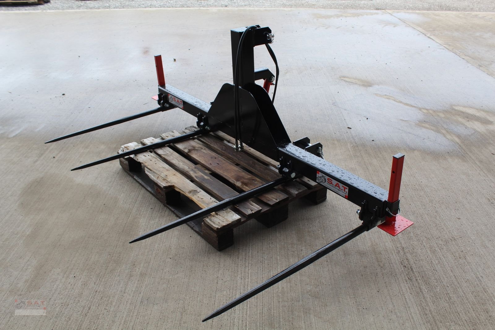 Folienballenzange of the type Sonstige Doppelter Ballentransporter-Hydraulisch, Neumaschine in Eberschwang (Picture 2)