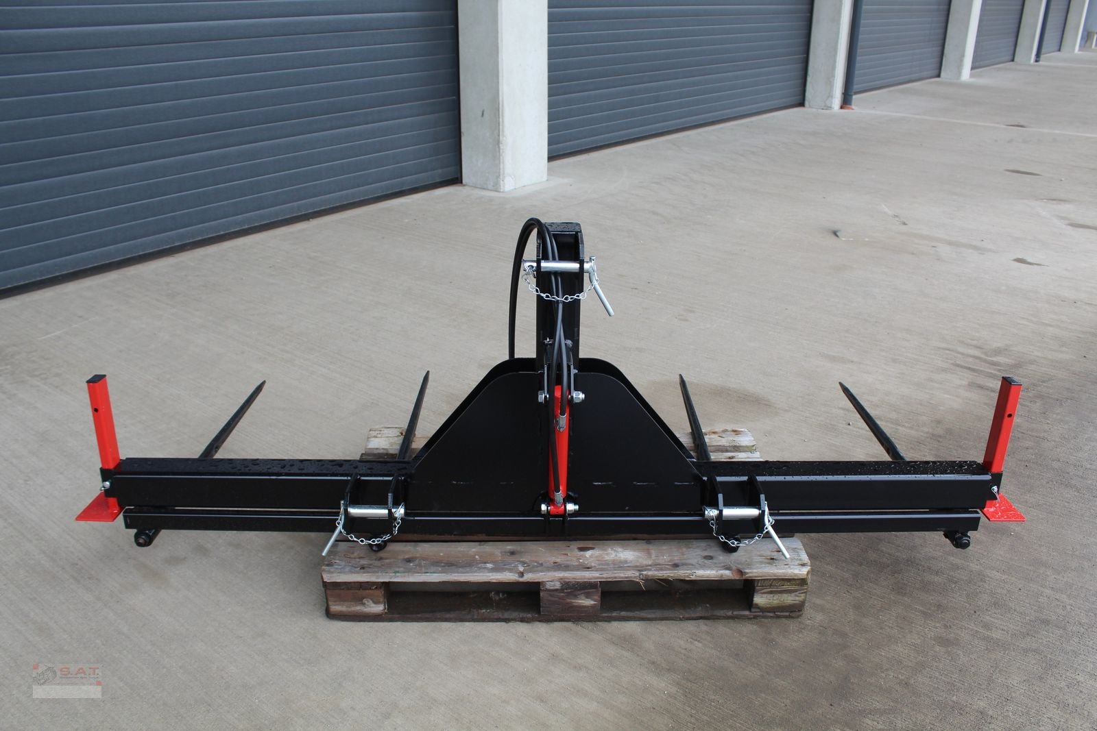 Folienballenzange of the type Sonstige Doppelter Ballentransporter-Hydraulisch, Neumaschine in Eberschwang (Picture 15)