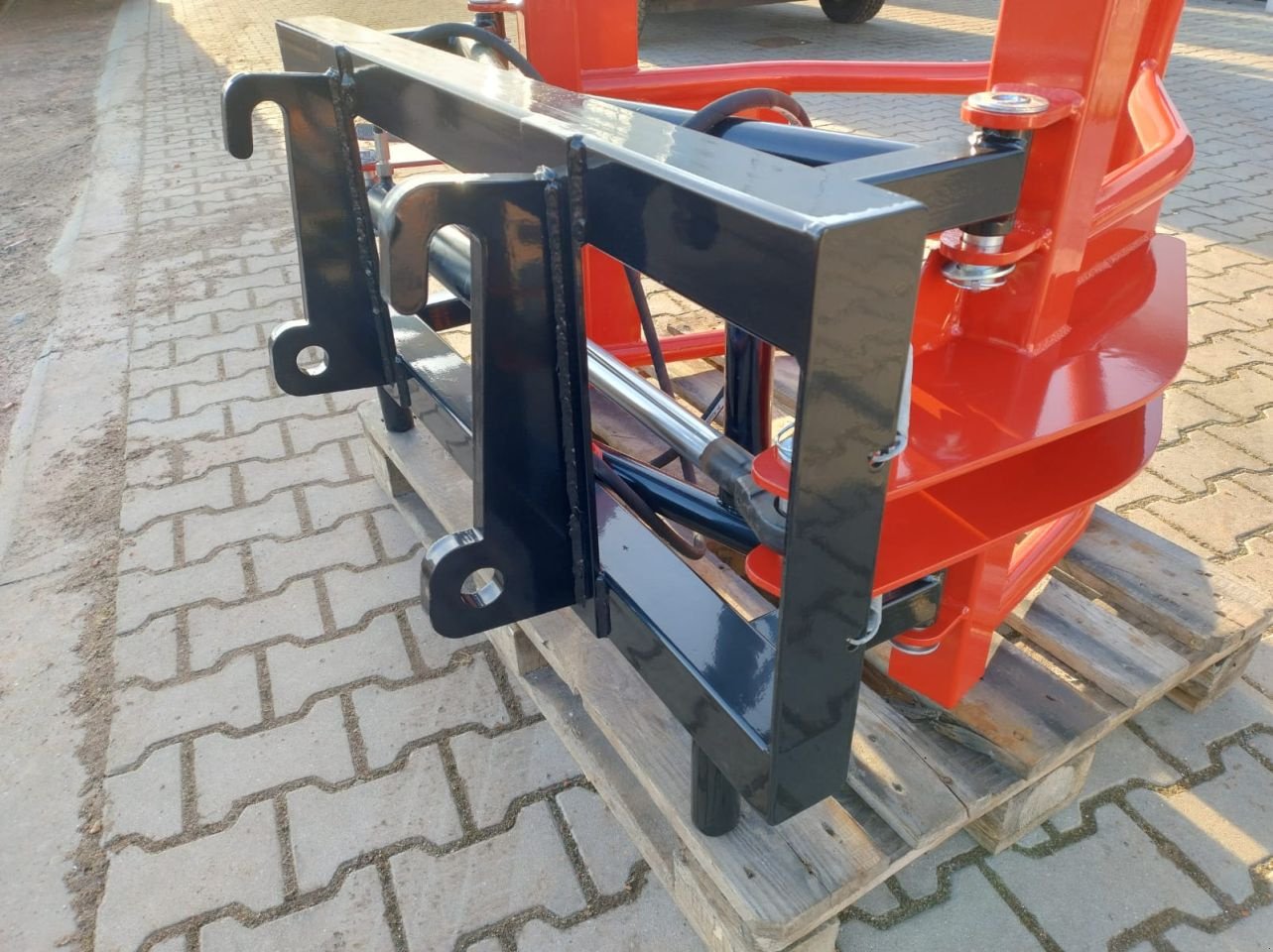 Folienballenzange of the type Sonstige Eigen Euro Giant Weidemann, Neumaschine in Kargowa (Picture 2)