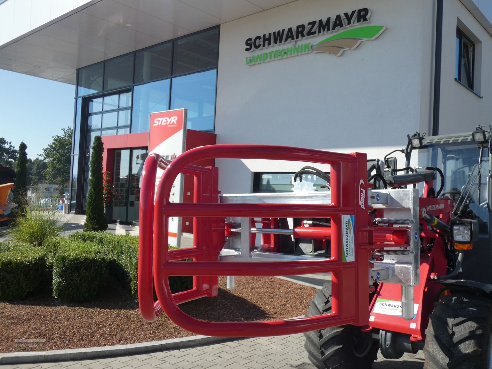 Folienballenzange of the type Sonstige Fliegl AgroCenter Ballenzange WM-HV, Neumaschine in Gampern (Picture 1)