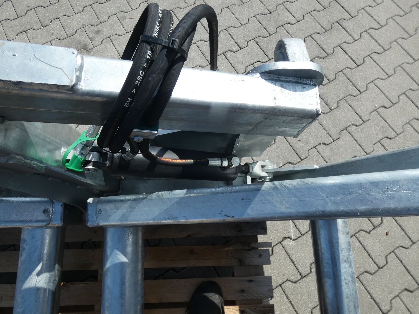 Folienballenzange типа Sonstige Fliegl Ballengabel Schmetterling, Neumaschine в Schlitters (Фотография 10)