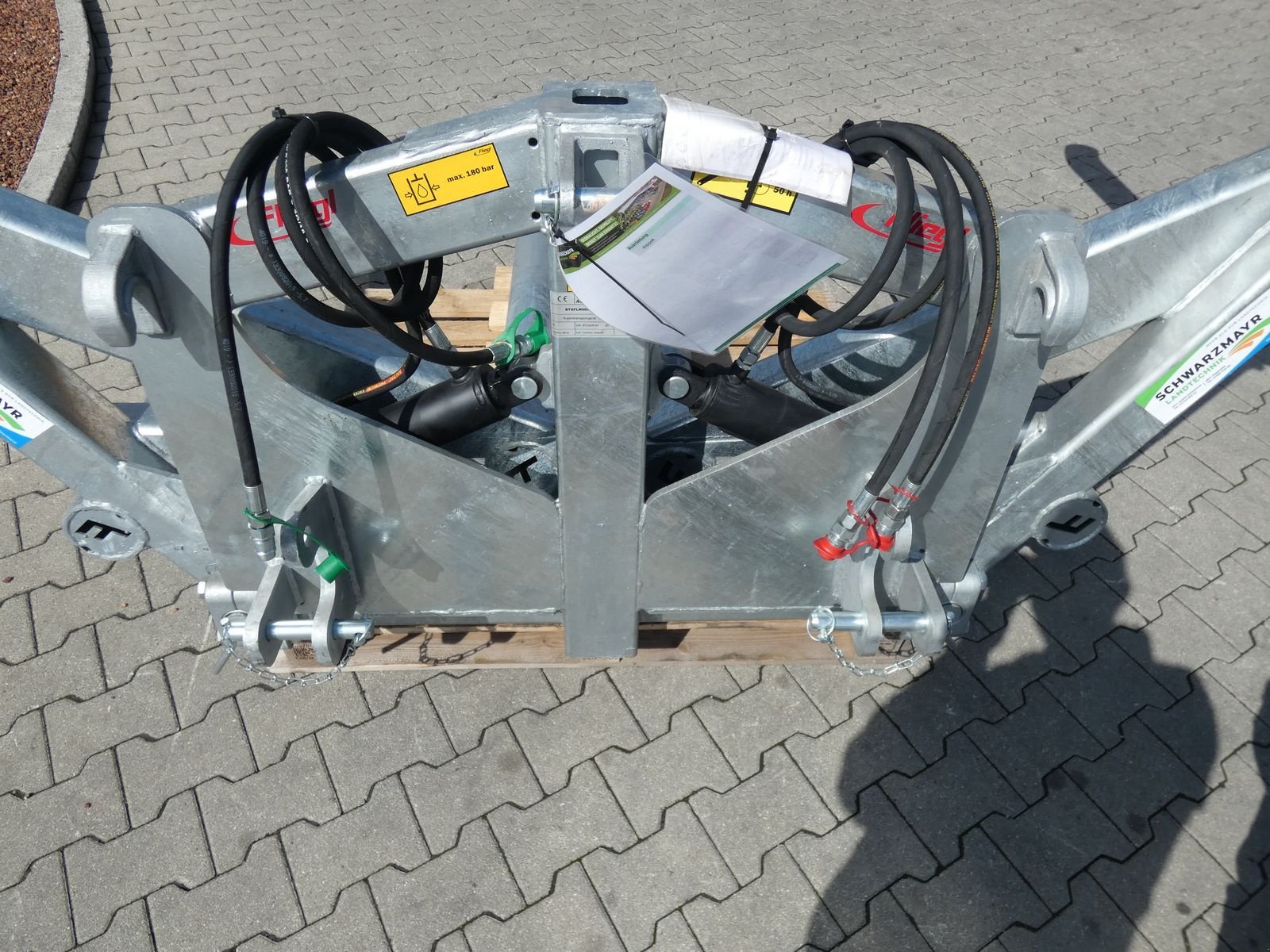 Folienballenzange типа Sonstige Fliegl Ballengabel Schmetterling, Neumaschine в Schlitters (Фотография 9)