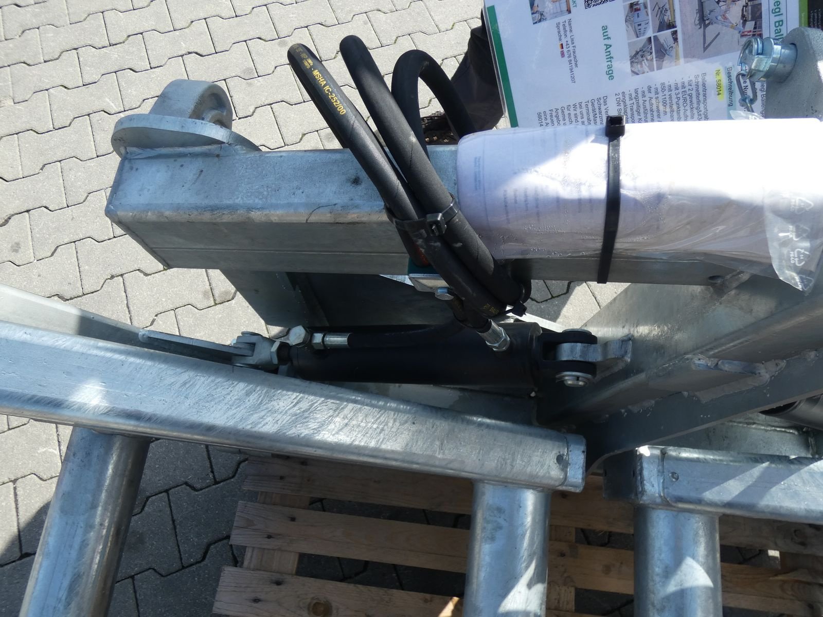 Folienballenzange типа Sonstige Fliegl Ballengabel Schmetterling, Neumaschine в Schlitters (Фотография 11)