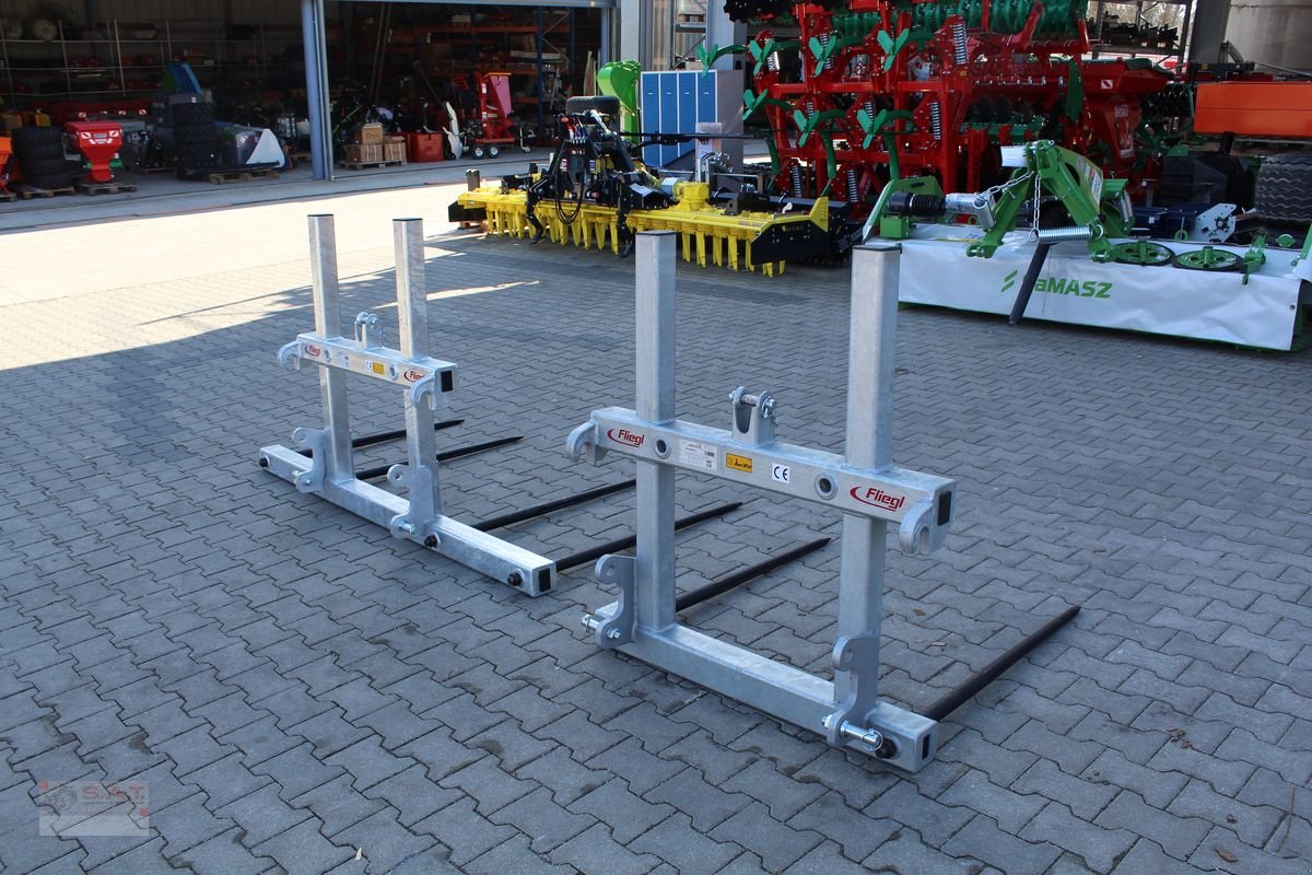 Folienballenzange of the type Sonstige Fliegl Ballenspieß mit Erhöhung-Schwerlastzinken, Neumaschine in Eberschwang (Picture 4)