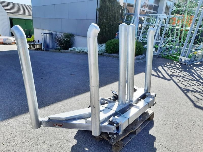 Folienballenzange des Typs Sonstige Fliegl Schmetterling Ballentransportgerät, Neumaschine in St. Marienkirchen (Bild 10)