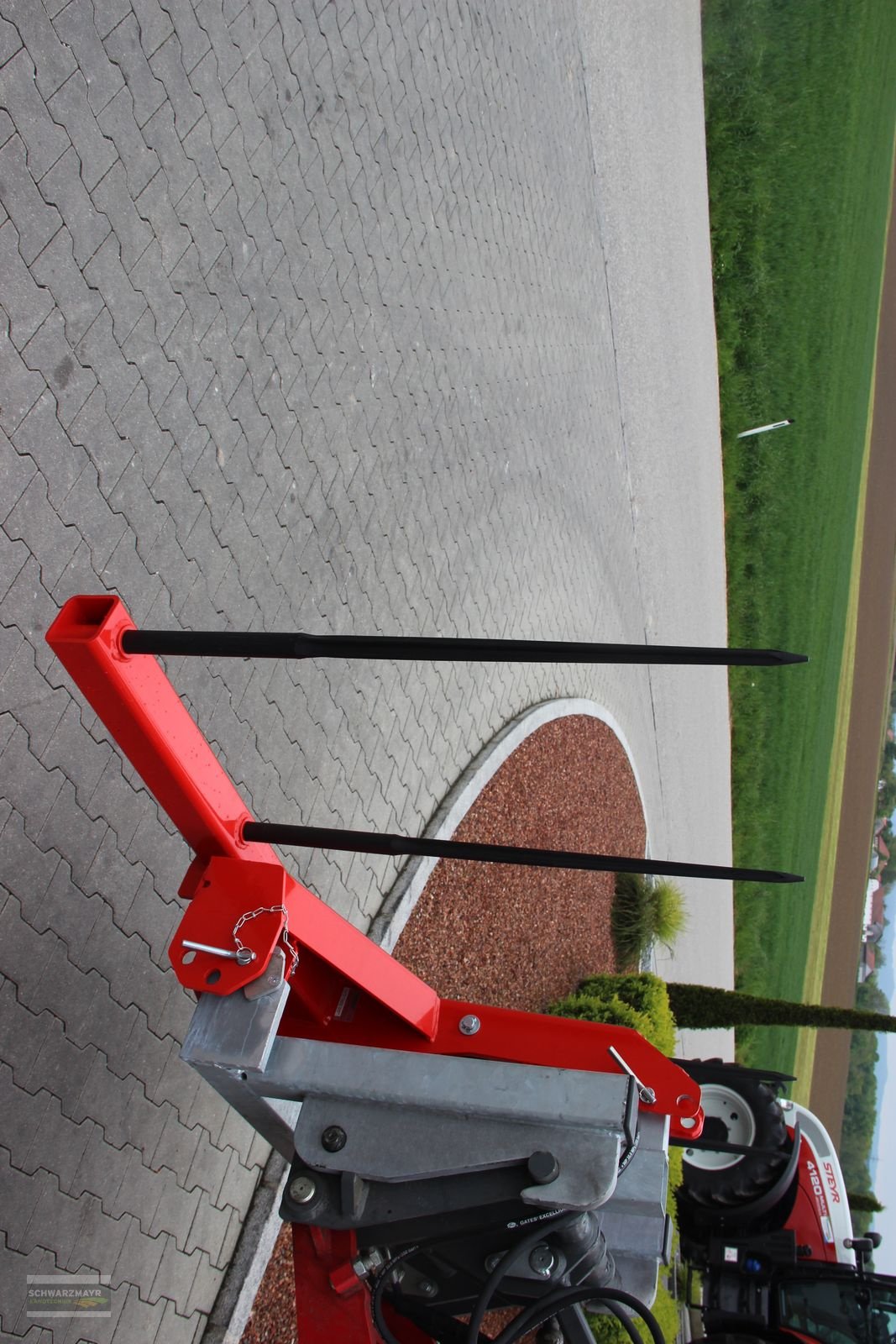 Folienballenzange of the type Sonstige Gefra Rundballengabel 2-fach, Neumaschine in Aurolzmünster (Picture 7)