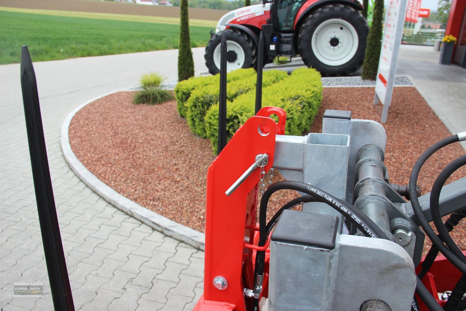 Folienballenzange of the type Sonstige Gefra Rundballengabel 2-fach, Neumaschine in Aurolzmünster (Picture 8)