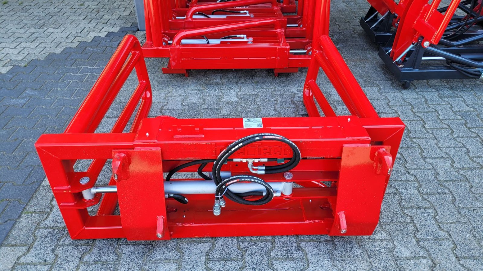 Folienballenzange des Typs Sonstige InterTech vierkantebalenklem balen pakken klem drager euro, Neumaschine in Schoonebeek (Bild 4)