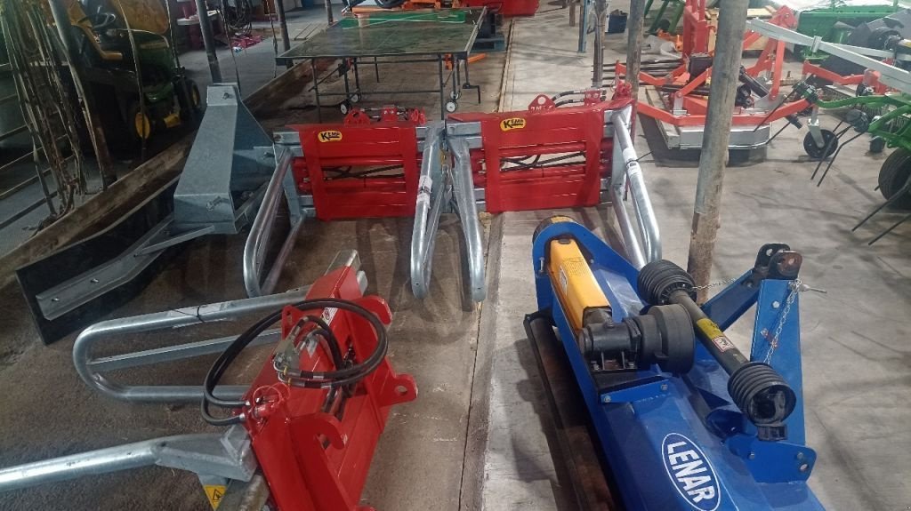 Folienballenzange of the type Sonstige Kemp Bk 2100, Neumaschine in Vriezenveen (Picture 2)