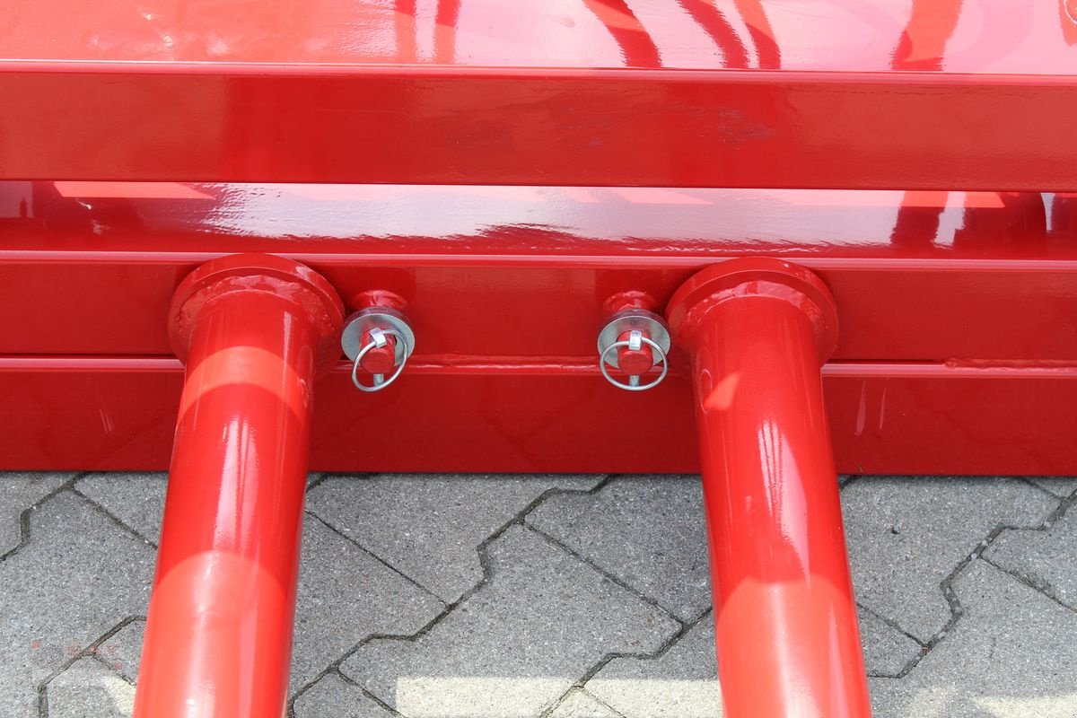 Folienballenzange of the type Sonstige SAT doppelte hydraulische Ballengabel/Spieß, Neumaschine in Eberschwang (Picture 10)