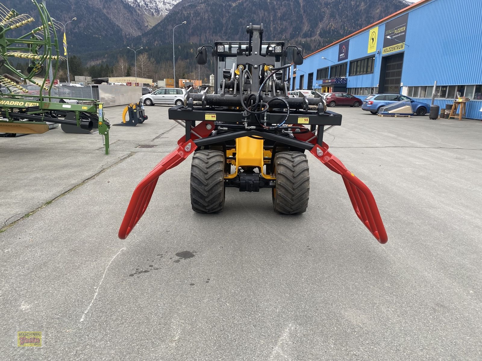 Folienballenzange of the type Stekro Ballenzange mit Euroaufnahme, Neumaschine in Kötschach (Picture 13)