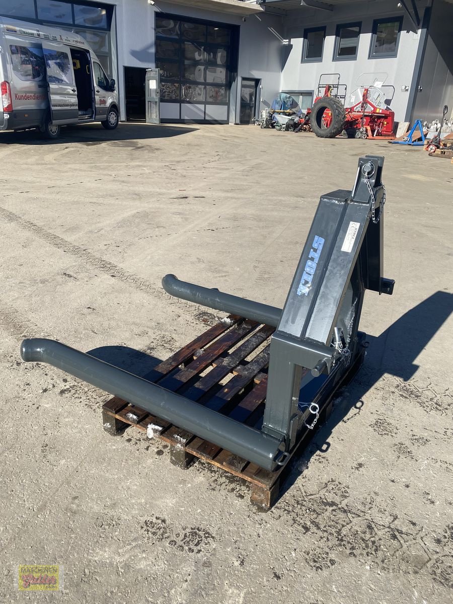 Folienballenzange of the type Stoll Rundballenträger, Neumaschine in Kötschach (Picture 1)