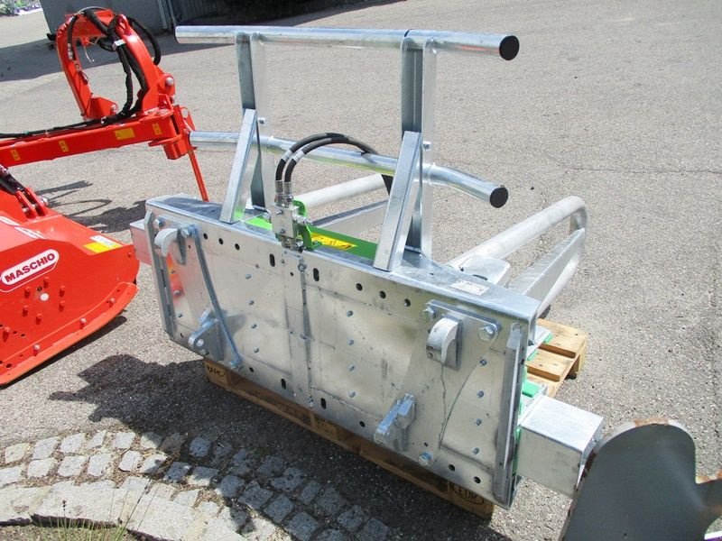 Folienballenzange of the type Zocon Vierkantballenzange B-01, Neumaschine in St. Marienkirchen (Picture 8)