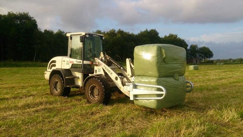 Folienballenzange of the type Zocon Vierkantballenzange B-01, Neumaschine in St. Marienkirchen (Picture 3)