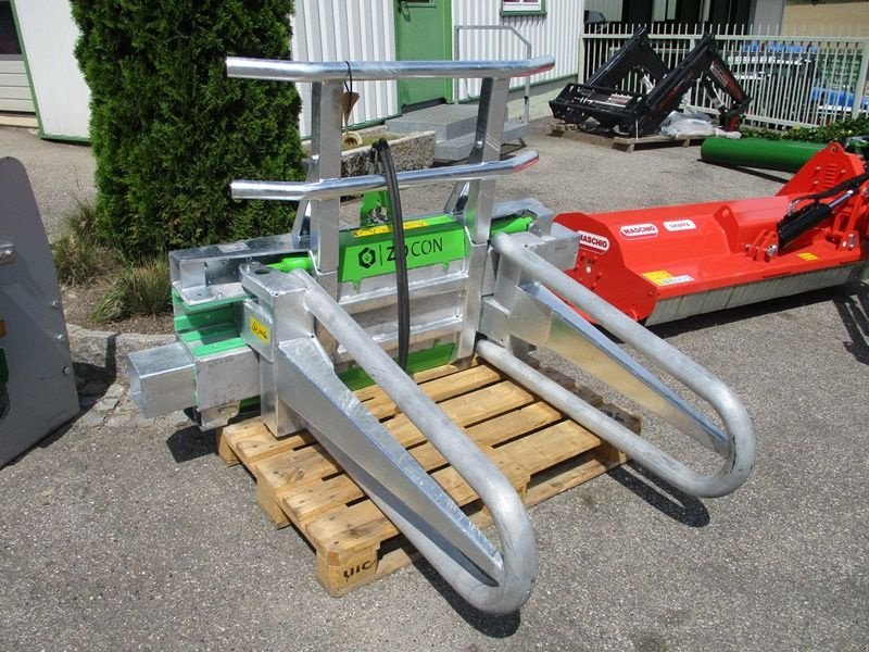 Folienballenzange of the type Zocon Vierkantballenzange B-01, Neumaschine in St. Marienkirchen (Picture 7)