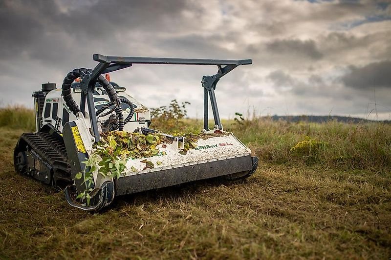 Forstfräse & Forstmulcher Türe ait Sonstige Hymach Mulchraupe Forstraupe Mähraupe Funkraupe Geräteträger, Gebrauchtmaschine içinde Schmallenberg (resim 2)