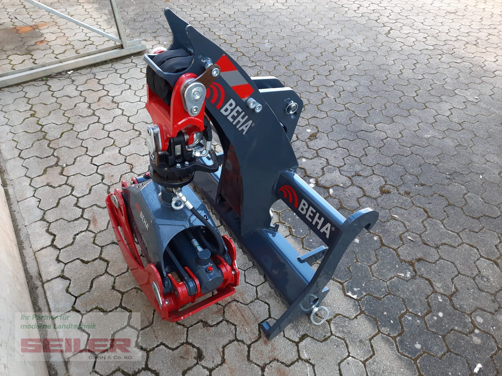 Forstgreifer und Zange Türe ait BEHA FLG 1-020/3 Light Frontladergreifer, Neumaschine içinde Burghaslach (resim 1)