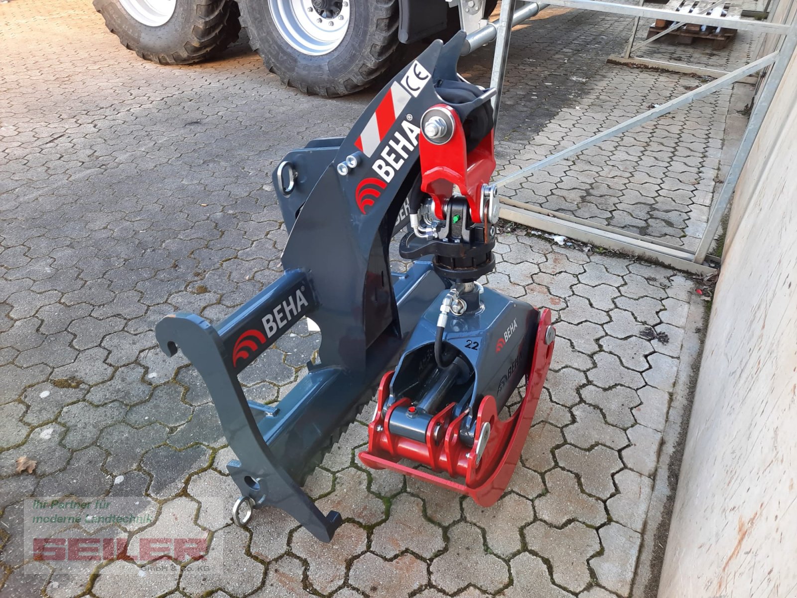 Forstgreifer und Zange Türe ait BEHA FLG 1-020/3 Light Frontladergreifer, Neumaschine içinde Burghaslach (resim 5)