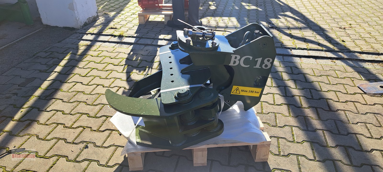 Forstgreifer und Zange des Typs Farma BC 18, Neumaschine in Titting (Bild 1)