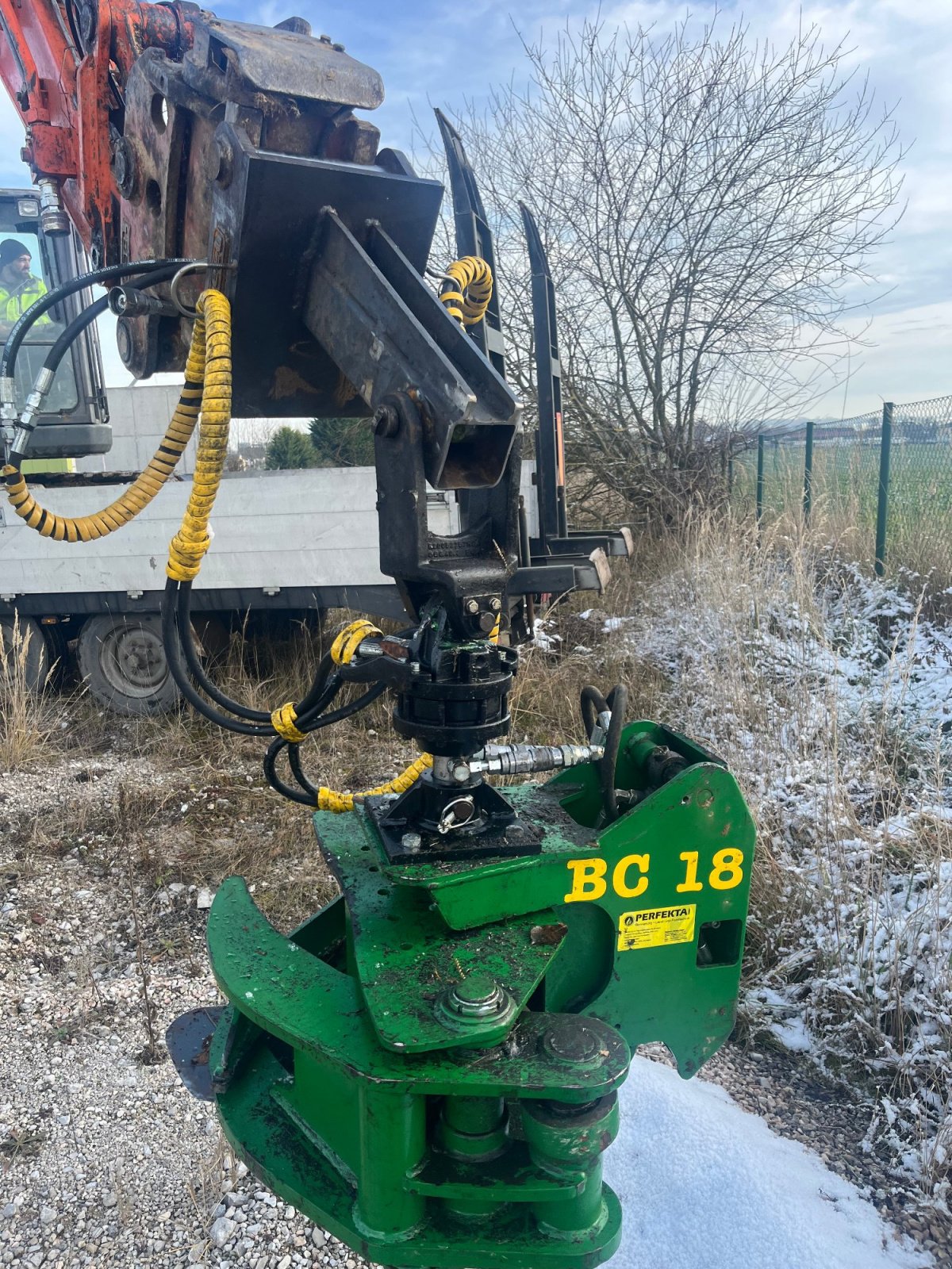 Forstgreifer und Zange des Typs Farma BC 18, Gebrauchtmaschine in sattledt (Bild 2)