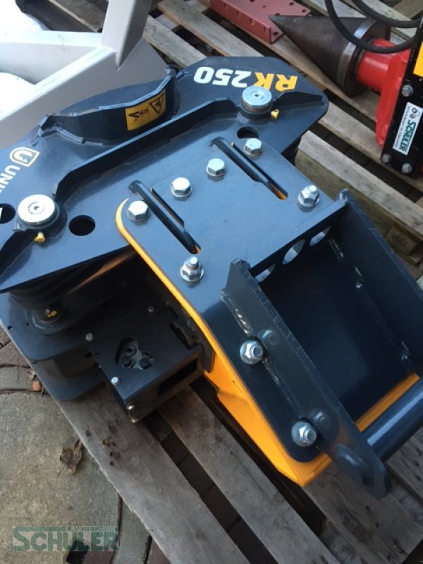 Forstgreifer und Zange des Typs Uniforest RK250B, Neumaschine in St. Märgen (Bild 2)