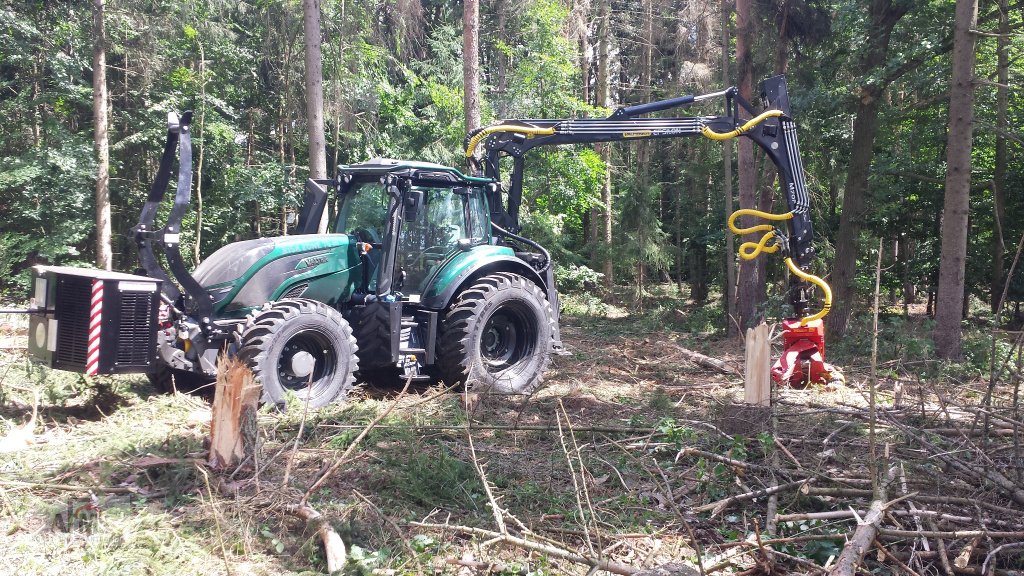 Forstschlepper des Typs AFM T174, Neumaschine in Bodenwöhr/ Taxöldern (Bild 1)