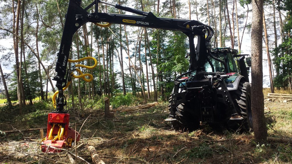 Forstschlepper des Typs AFM T174, Neumaschine in Bodenwöhr/ Taxöldern (Bild 4)
