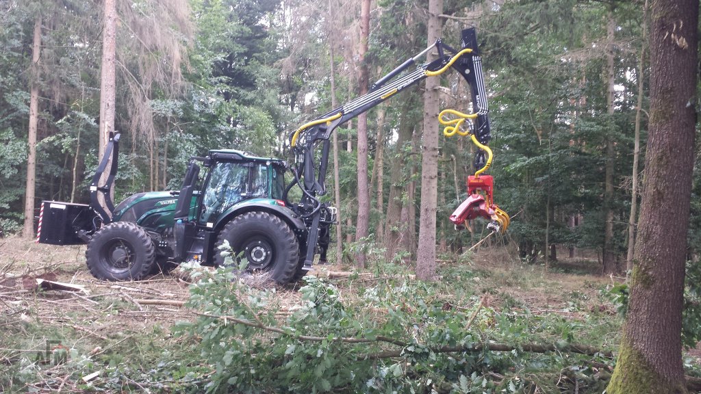 Forstschlepper des Typs AFM T174, Neumaschine in Bodenwöhr/ Taxöldern (Bild 2)