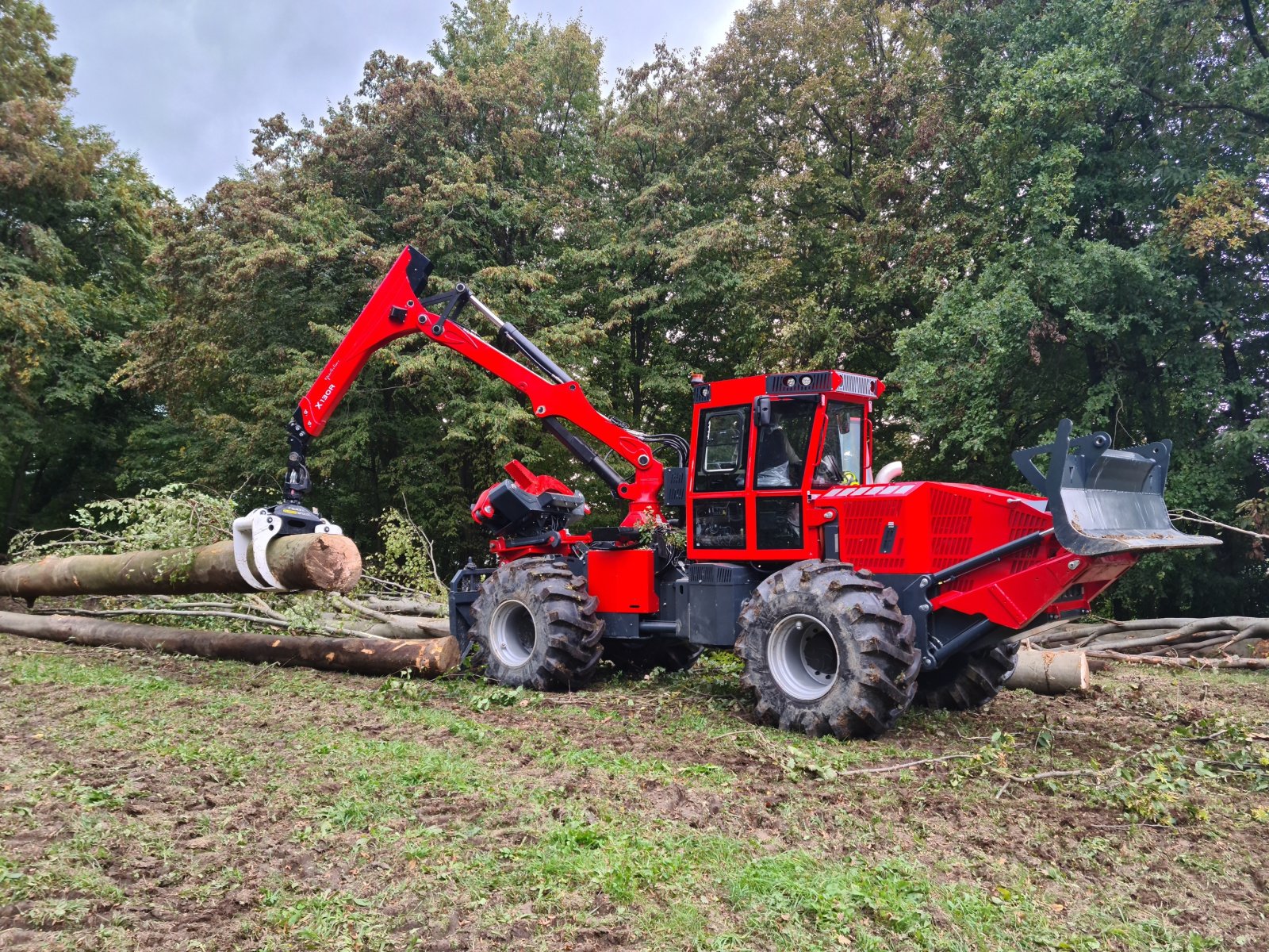 Forstschlepper des Typs Bijol BWS 240, Neumaschine in Meschede (Bild 3)
