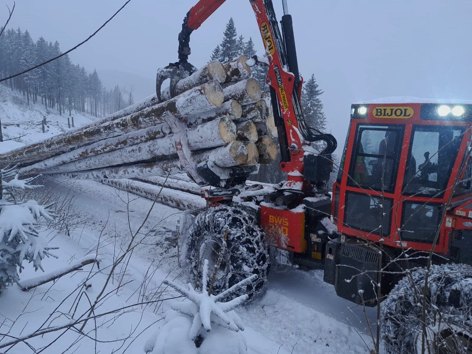 Forstschlepper des Typs Bijol BWS 240, Neumaschine in Meschede (Bild 12)