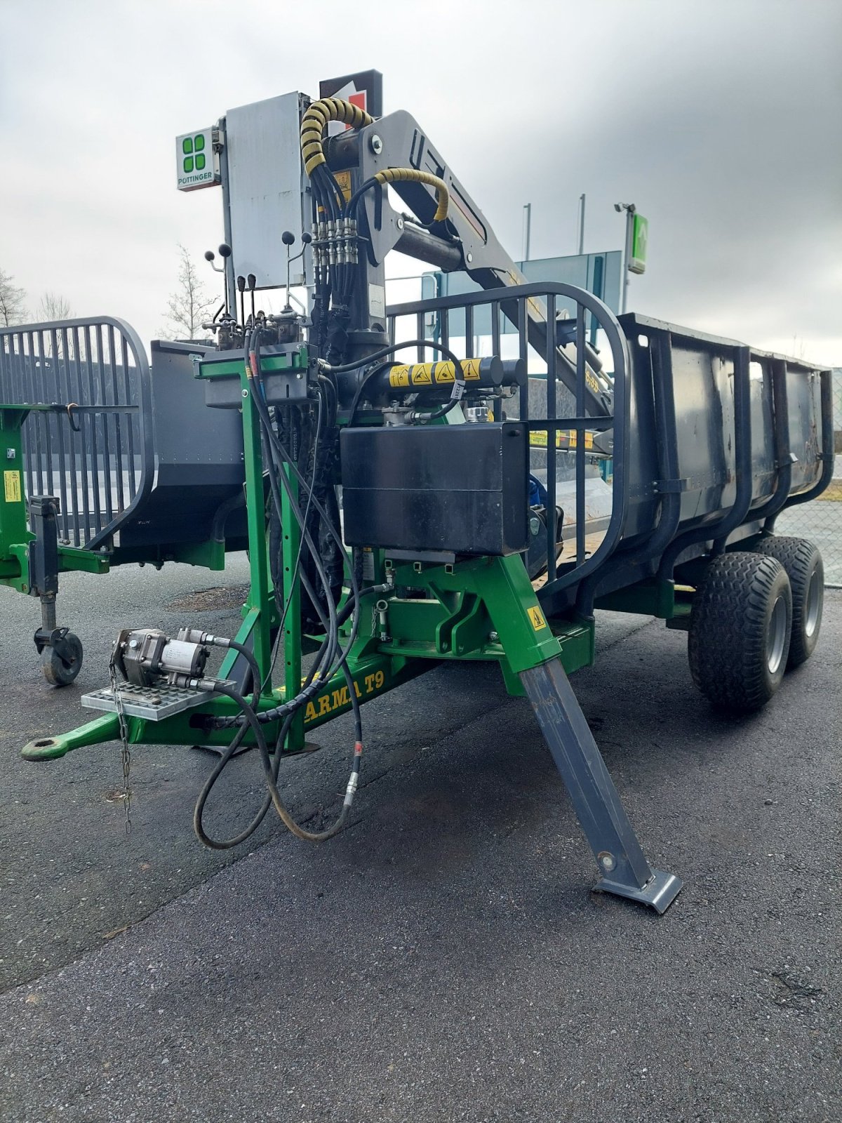 Forstschlepper of the type Forstanhänger T 9 F, Kran C 6,3, Zange 0,16, Rotator 3 to ., Gebrauchtmaschine in Strem (Picture 1)