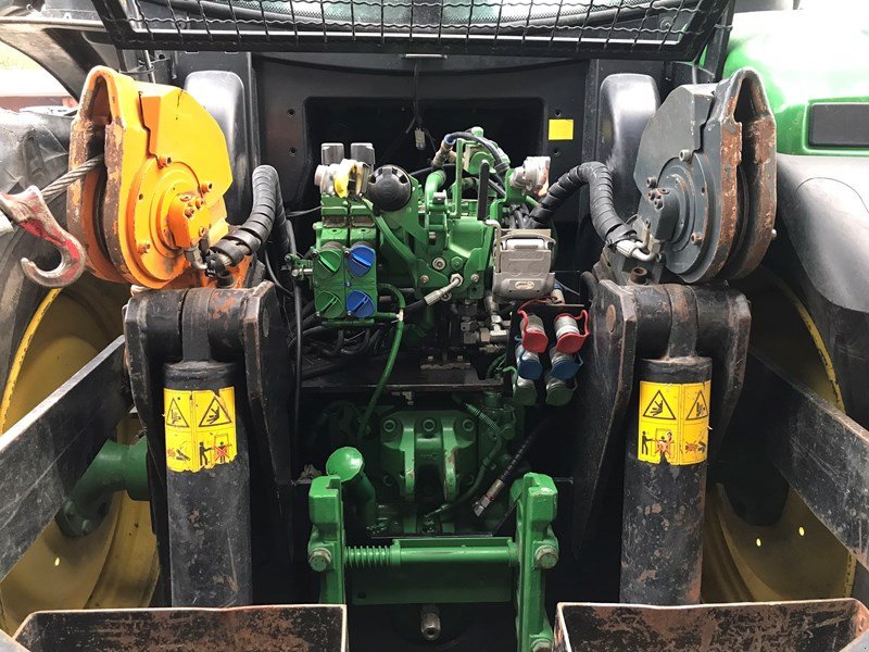 Forstschlepper des Typs John Deere 6125R mit Forstausrüstung, Gebrauchtmaschine in Schwarzhäusern (Bild 4)