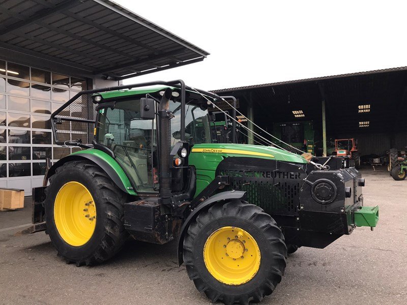 Forstschlepper des Typs John Deere 6125R mit Forstausrüstung, Gebrauchtmaschine in Schwarzhäusern (Bild 2)