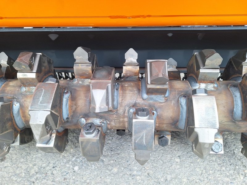 Forstschlepper des Typs Rapid RoboFlail Vario D501 Mulchraupe, Ausstellungsmaschine in Chur (Bild 2)