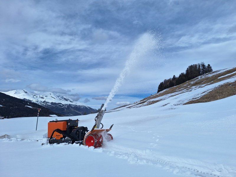 Forstschlepper des Typs Rapid RoboFlail Vario D501 Mulchraupe, Ausstellungsmaschine in Chur (Bild 2)