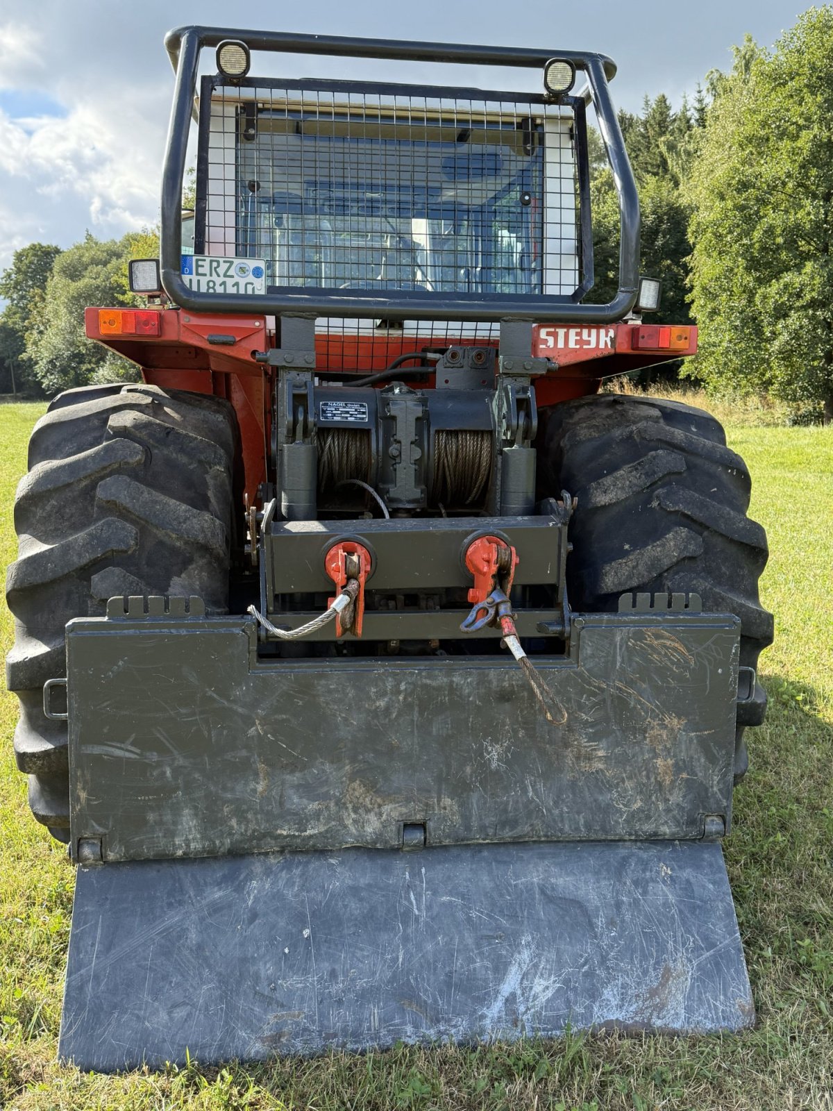Forstschlepper des Typs Steyr 8110A SK2, Gebrauchtmaschine in Olbernhau (Bild 3)