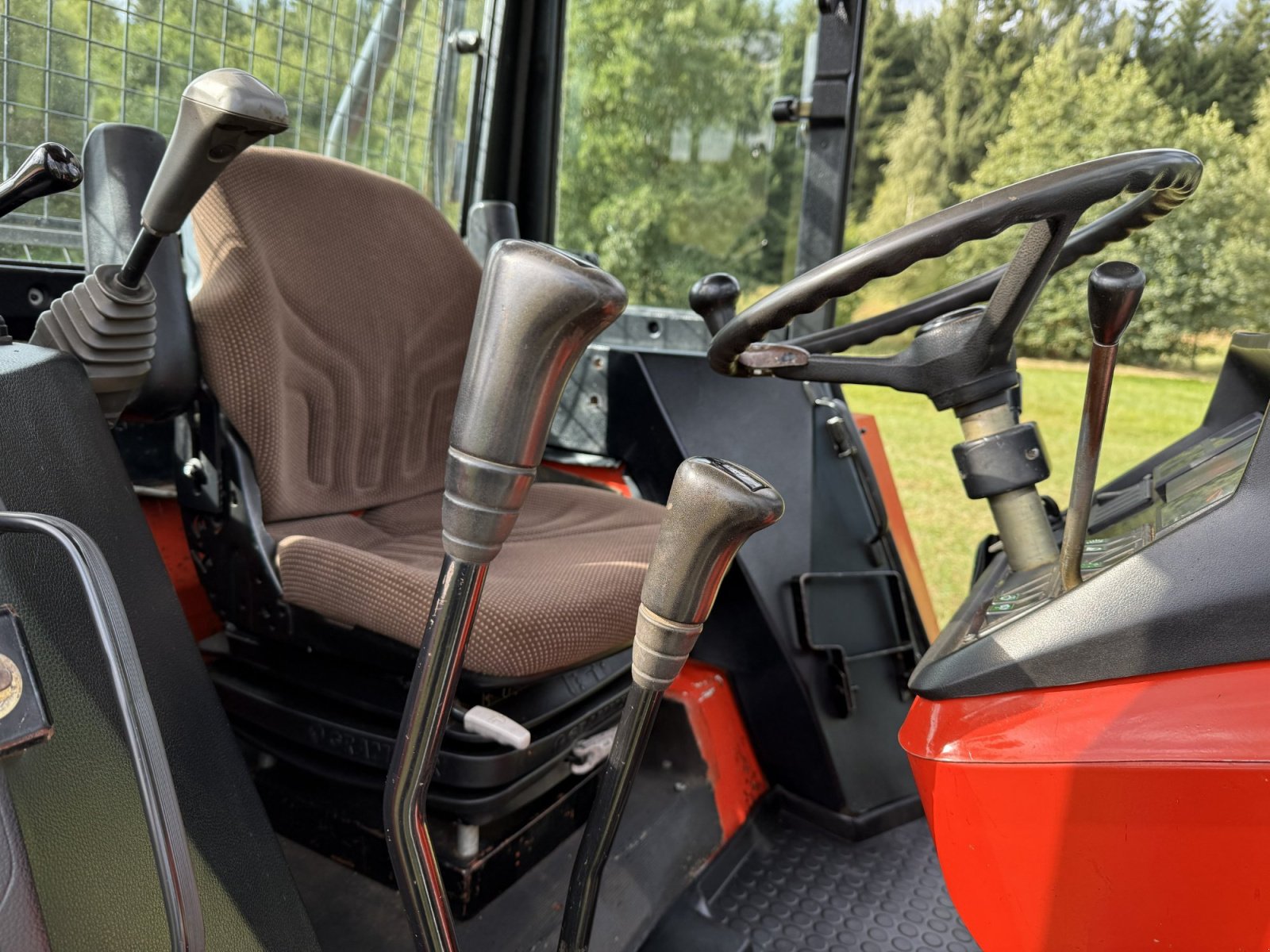 Forstschlepper des Typs Steyr 8110A SK2, Gebrauchtmaschine in Olbernhau (Bild 13)