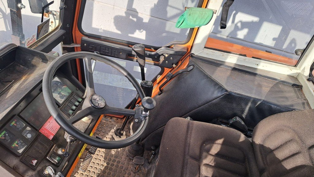 Forstschlepper of the type Steyr 8130 A, Gebrauchtmaschine in Landquart (Picture 7)